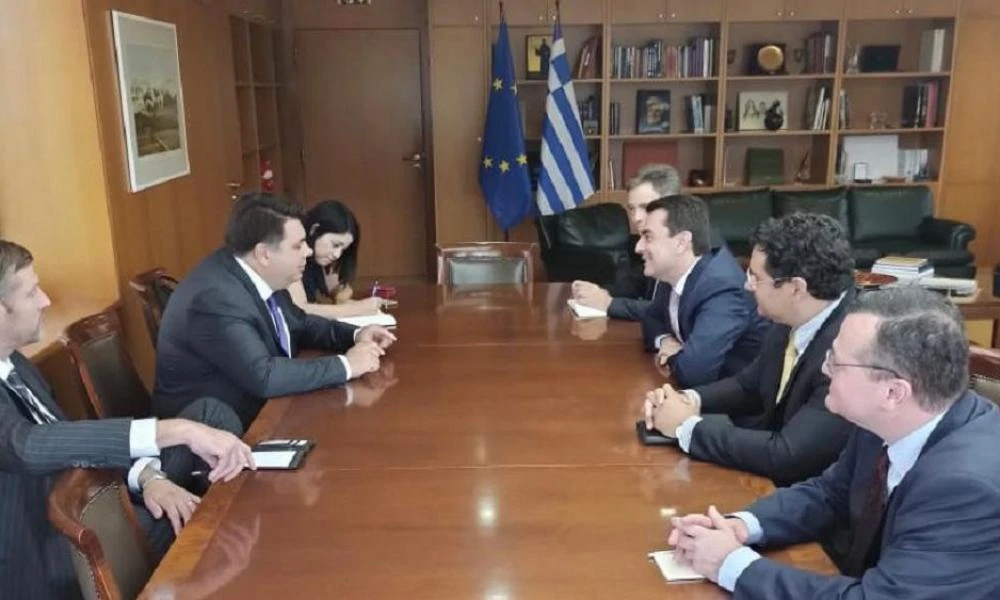 Συνάντηση Σκρέκα με τον πρέσβη των ΗΠΑ στην Ελλάδα Τζ. Τσούνη